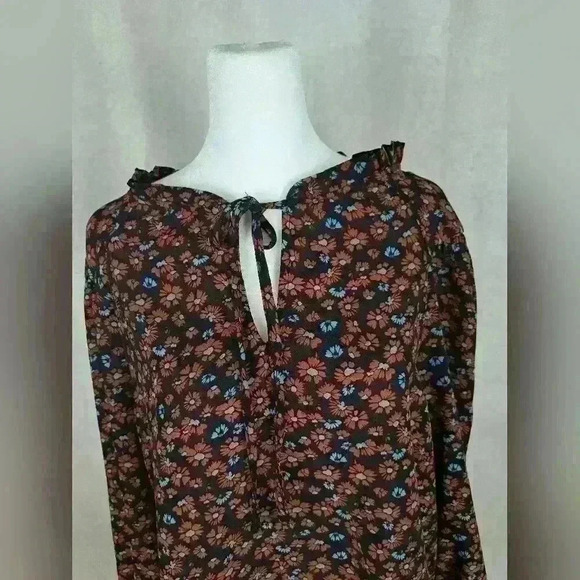CeCe Daisy Melody Black Floral Blouse Size Medium - Picture 4 of 12